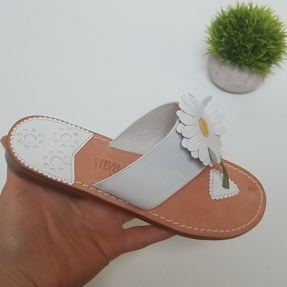 STEVEN SALARIO Daisy Switch Thong Sandals - Picture 2 of 6